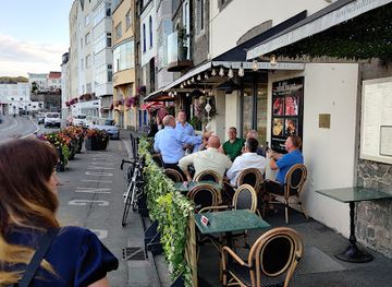 guernsey/st-peter-port-waterfront/bar/pingquay