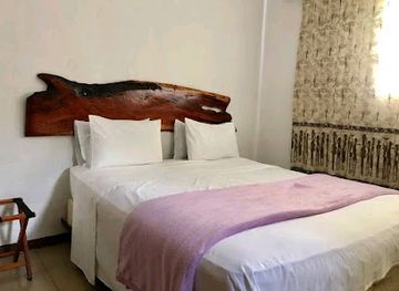 zambia/lower-zambezi-national-park/bar/mphuka-lodge