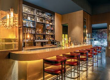 jordan/wadi-hidan/bar/caprice-groovy-room