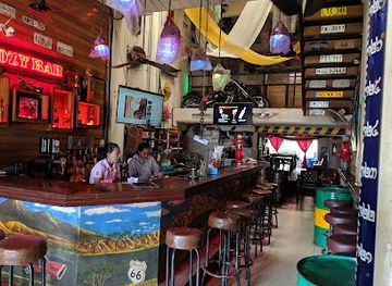 cambodia/siem-reap/old-market-area/bar/cozy-bar