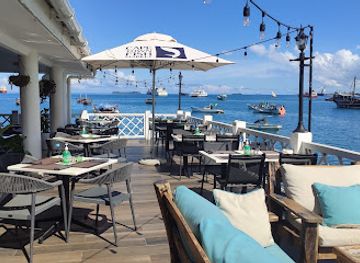 tanzania/stone-town/forodhani-gardens/bar/cape-town-fish-market-zanzibar