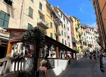 italy/cinque-terre/bar/vertical-lounge-bar