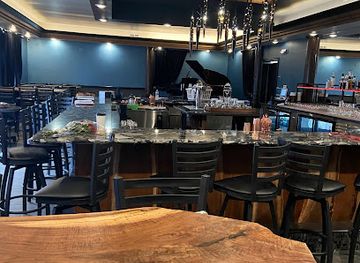 iowa/effigy-mounds-national-monument/bar/the-drake-piano-bar