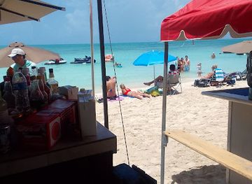 turks-and-caicos-islands/sapodilla-bay-beach/bar/juicy-juicy-burgers