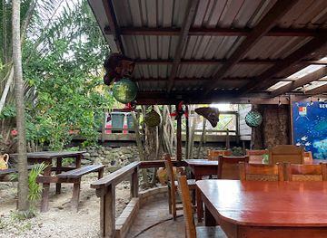 honduras/utila/bar/mango-inn-bar-grill