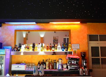 cabo-verde/santa-luzia/bar/pub-art-shot-bar