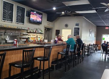 indiana/the-lakes-region/bar/albion-alehouse