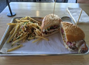 california/turlock/bar/commonwealth-turlock