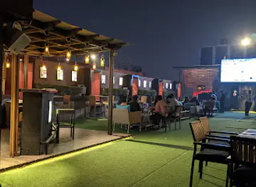 Gravity Club & 360 Degreeze Terrace Lounge