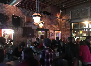 NO NAME BAR