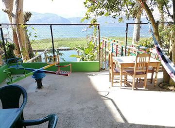 honduras/lago-de-yojoa/bar/restaurante-lago-lindo