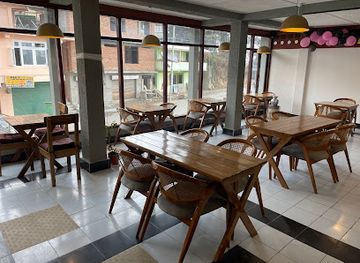 india/tawang/bar/be-happy-cafe-tawang