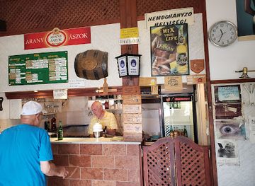 hungary/vac/bar/piac-kocsma