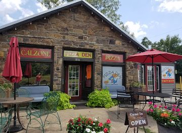 arkansas/devil-s-den-state-park/bar/pizza-den