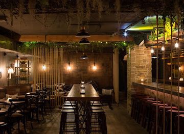 australia/sydney/bar/door-knock