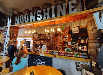 illinois/matthiessen-state-park/bar/jamie-s-outpost