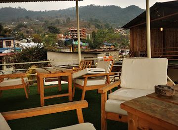 nepal/poon-hill/bar/the-shore