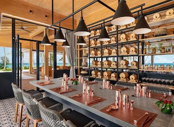 maldives/gulhi-island/bar/aura-pool-bar-cocktail-lab