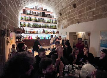 italy/bari/santo-spirito/bar/porto-franco-vino-cibo-e-santi-spiriti