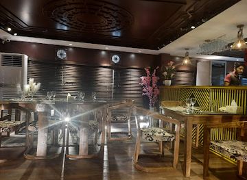 pakistan/deosai-national-park/bar/shahi-dewan