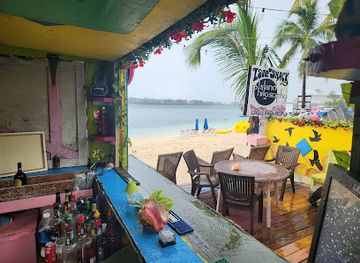 the-bahamas/nassau/bar/love-shack