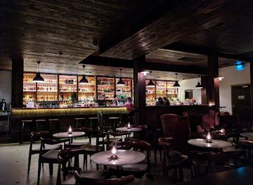 australia/canberra/bar/molly