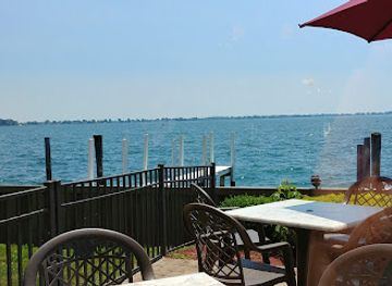 canada/peace-river-country/bar/bobby-macs-bayside-tavern-grill