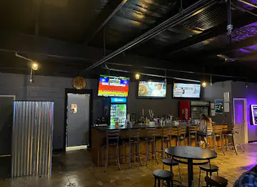 606 Bar & Grill / Caseys Lanes