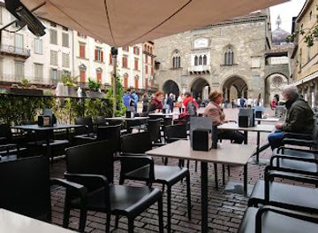 italy/bergamo/citta-alta/bar/bar-flora