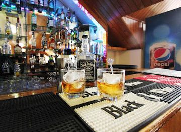 india/manali/bar/cloud-9