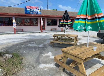the-bahamas/exuma/bar/geminis-bar-grill-spot