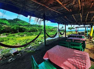 el-salvador/coastal-region/bar/sea-garden-mizata-restaurante-surf-camp