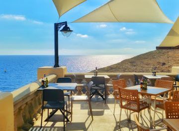 malta/blue-grotto/bar/step-in