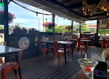 Stone Hut Bar & Grill