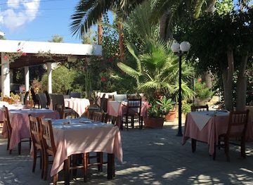 cyprus/pissouri/bar/perry-s-beach-restaurant