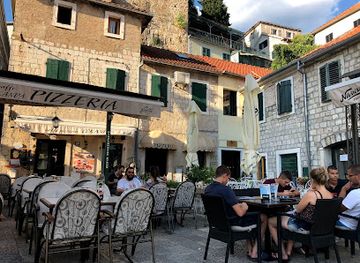 montenegro/herceg-novi/bar/kafe-bar-kino