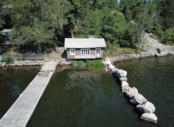 minnesota/voyageurs-national-park/bar/voyageur-park-lodge