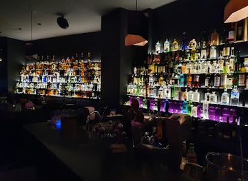 germany/berlin/mitte/bar/sharlie-cheen-bar