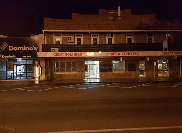 australia/central-highlands/bar/emerald-hotel