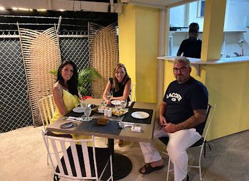 barbados/saint-james/bar/west-coast-bar-and-grill