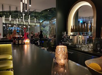 canada/halifax/halifax-waterfront/bar/peacock-wine-bar