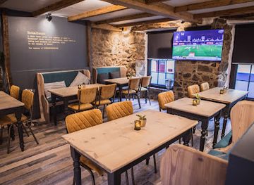 guernsey/fermain-bay/bar/cornerstone-social-house