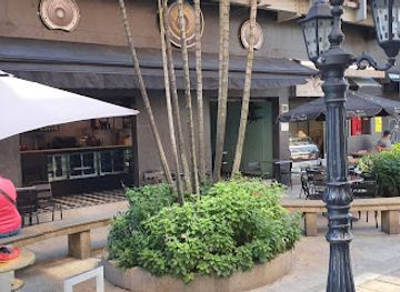 colombia/medellin/envigado/bar/cafe-bar-los-cuyos