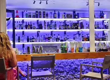 Booze brothers bar