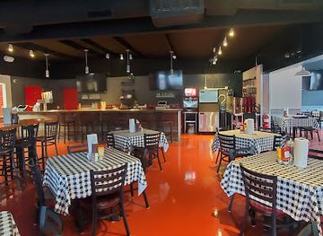 arkansas/ozark-national-forest/bar/red-door-bar-grill