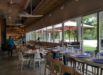 singapore/sentosa-island/bar/foc-by-the-beach