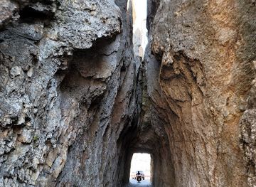 south-dakota/needles-highway/bar/needles-eye-tunnel