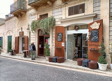 italy/matera/sassi-di-matera/bar/monkey-drink-house