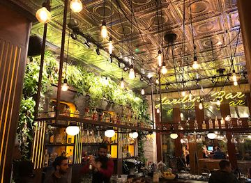 hungary/budapest/jewish-quarter/bar/jardin-cocktail-bar