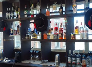 chile/valparaiso/cerro-bellavista/bar/terraza-nuevavista-sunset